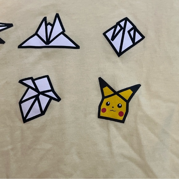 UNIQLO Pokemon UT Pikachu Origami T-shirt Yellow from Japan Rare Small - Picture 4 of 9